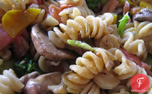 Salada De Macarrão Com Endro De Salmão