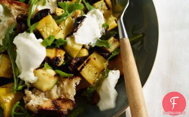 Panzanella grelhada com rúcula, Burrata, abóbora e azeitonas