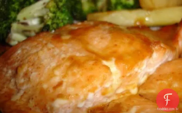 Filetes De Salmão Com Vidro De Mel