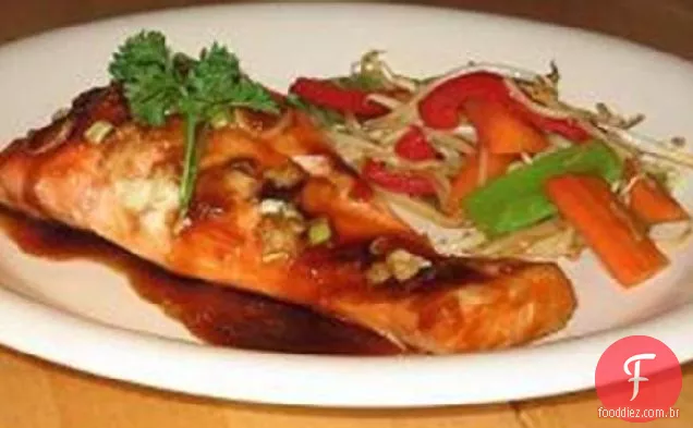 Filetes De Salmão Hoisin Com Legumes Fritos