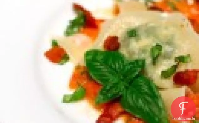 Queijo de cabra - ravioli de rúcula com tomate-manteiga de pancetta