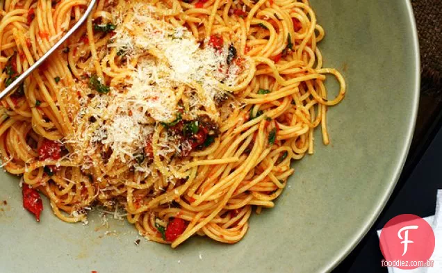 Pasta Puttanesca, Salada De Corações De Alcachofra Quebrada