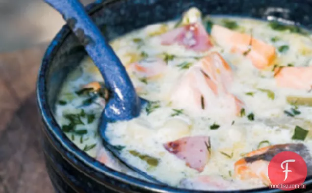 Salmão e sopa de milho