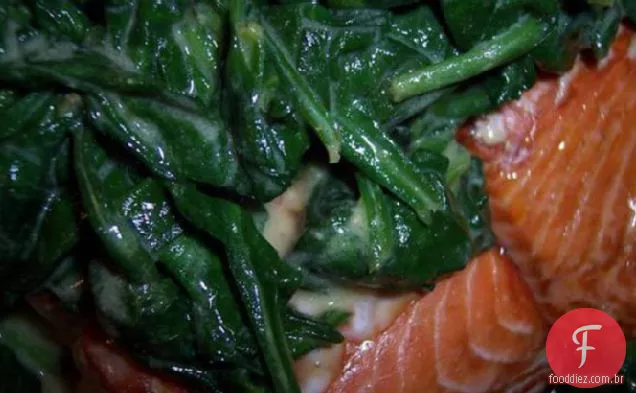 Salmão com espinafre e mostarda