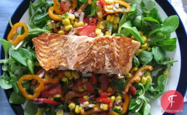 Salmão perfumado e salada de milho de gergelim