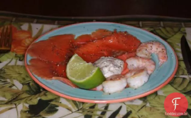 Salmão e Camarão (Camarão) com endro e limão Aioli