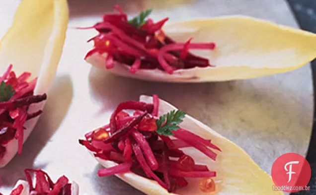 Barcos Endive com legumes marinados