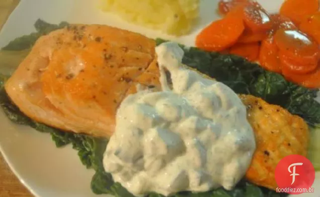 Salmão Grelhado Com Molho De Pepino Picante