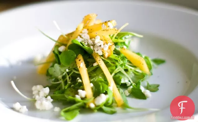 Salada De Pêssego Verde Com Queijo Feta