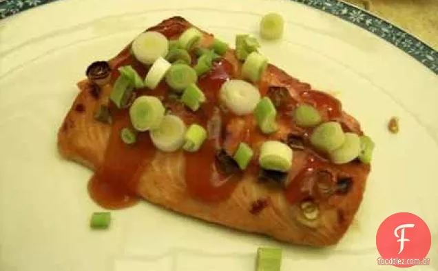 Salmão Assado Coberto Com Caranguejo