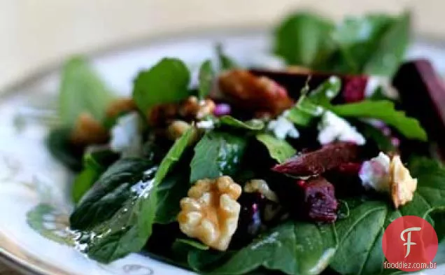 Salada De Rúcula Com Beterraba E Queijo De Cabra