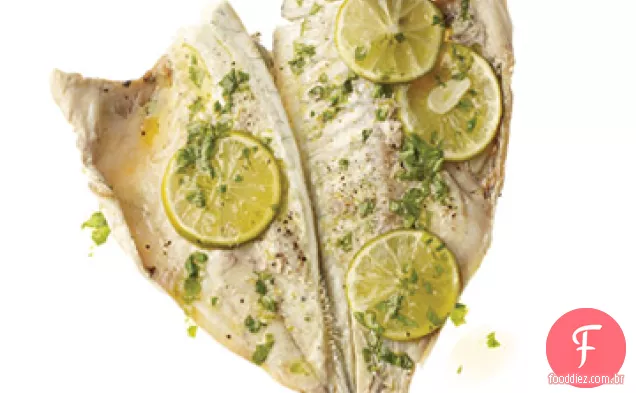 Snapper vermelho en Papillote com vinagrete de coentro-limão
