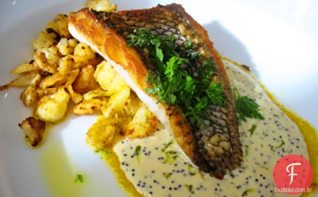 Pargo vermelho com vinagrete de manjericão
