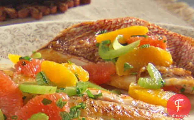 Pargo vermelho Pan-Seared com sabor da Citrino-erva
