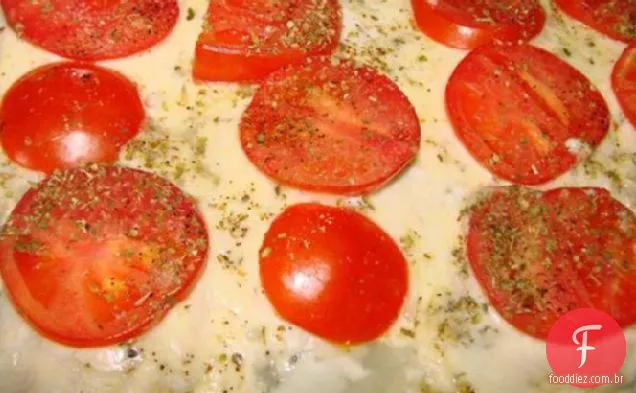 Peixe único assado muito fácil com Mussarela e tomate