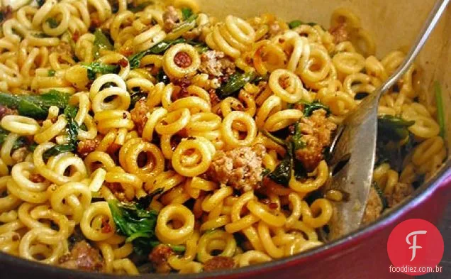 Macarrão Anelletti Com Salsicha E Verduras