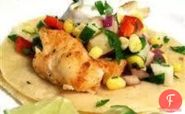 Tacos De Peixe De Tilápia Grelhados Com Molho Adobo