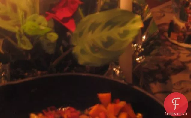 Tilápia assada com vegetais, ervas e vinho