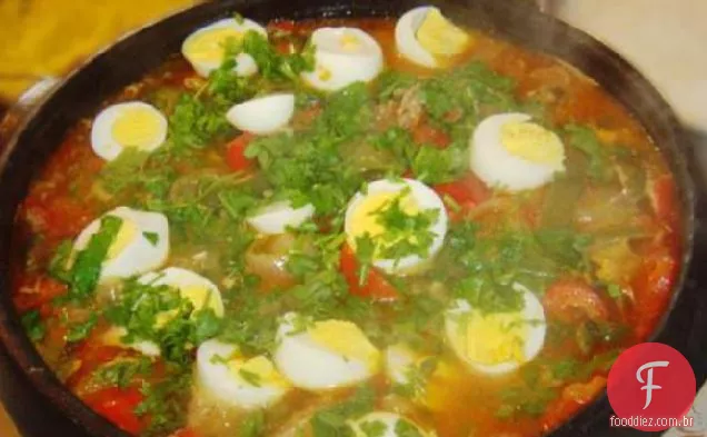 Ensopado De Peixe Brasileiro Baiano, Decorado Com Ovos Cozidos (Moqueca