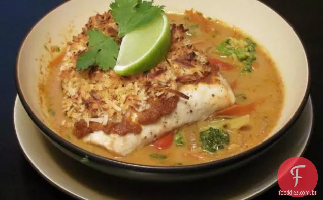 Tilápia Grelhada Com Molho Tailandês De Coco E Curry