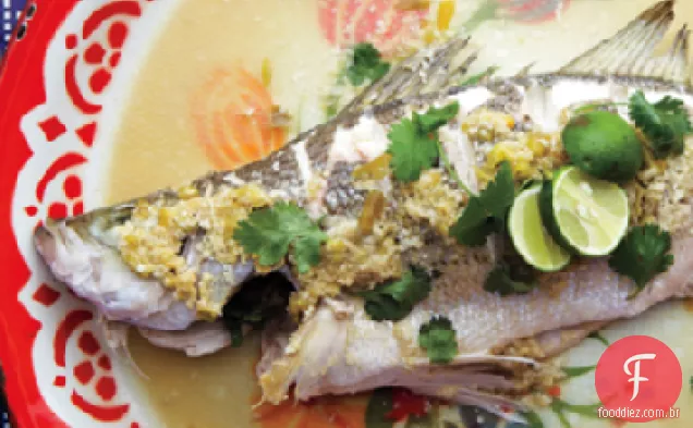 Peixe cozido no vapor com limão e Chile