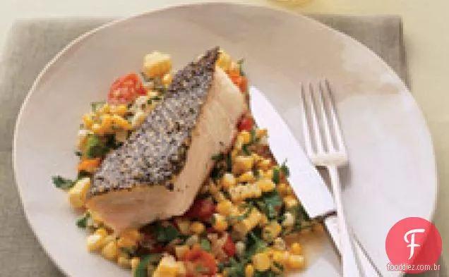 Robalo Listrado Com Tomate, Milho E Manjericão