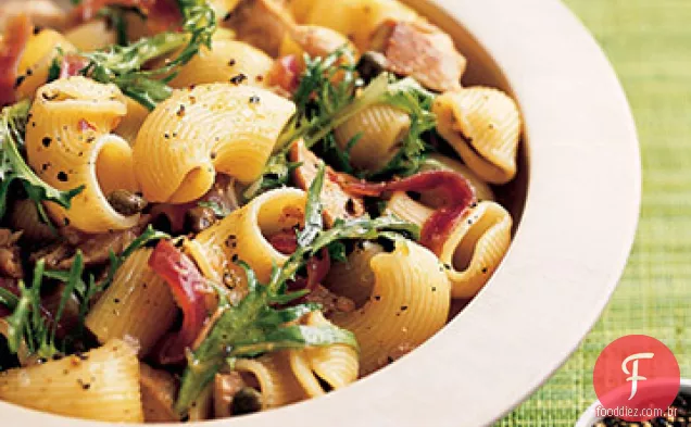 Chiocciole com atum, cebola vermelha e Frisee