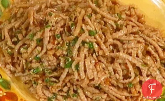 Macarrão de trigo com molho de anchova: Bigoli En Salsa