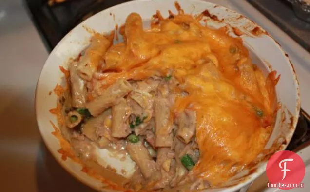 Farfalle Tonno de Javier com manjericão fresco e azeitonas gregas