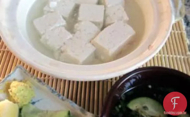 Yu-Dofu (Coalhada De Feijão Simmered Simples Do Estilo De Kyoto)