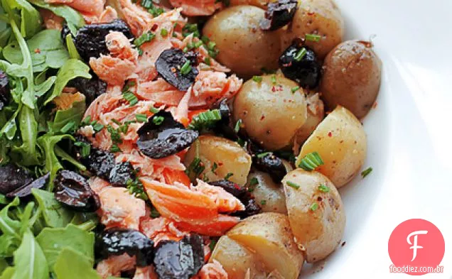Salmão, Batatas Novas E Azeitonas Pretas