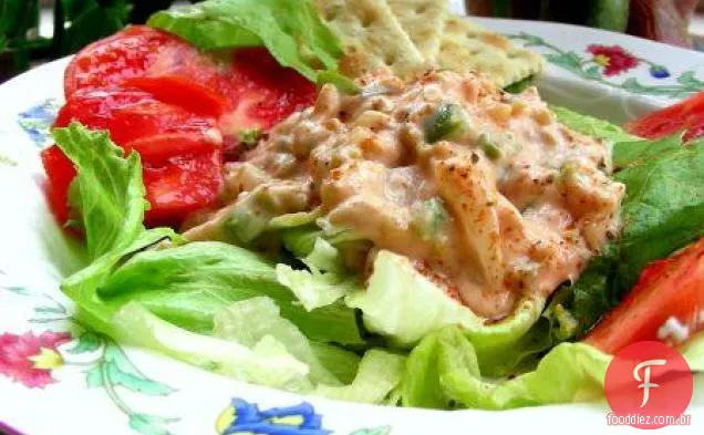 Salada de atum em embalagens de alface