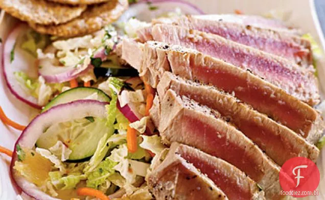 Salada De Atum Tailandês Grelhada Na Frigideira