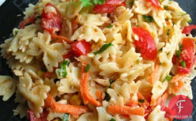 Salada Saudável De Atum E Macarrão