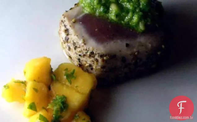 Medalhões de Atum com Chutney de mamão e pesto de coentro