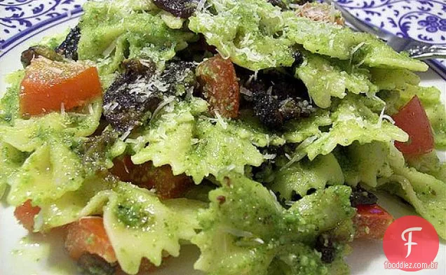 Macarrão Caramelizado De Berinjela Com Molho Pesto De Semente De Abóbora Rúcula
