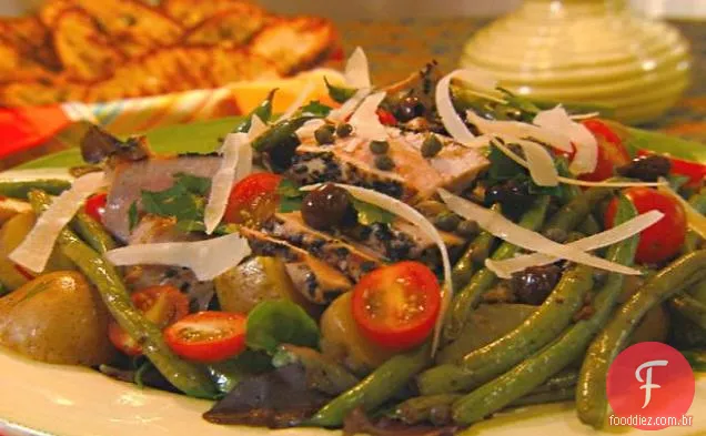 Salada de atum Nicoise com parmesão
