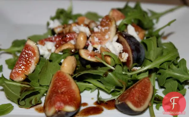Salada De Rúcula Com Figos, Feta E Amêndoas Marcona
