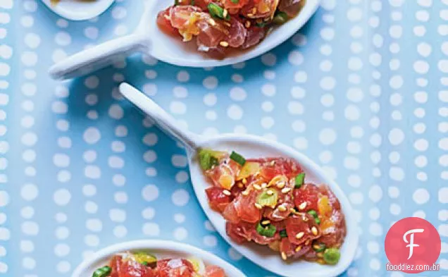 Tártaro de atum com gengibre e gergelim torrado