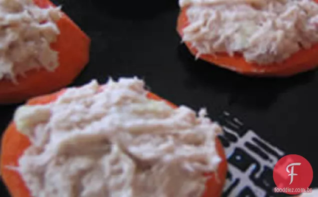 Picadas de cenoura e atum