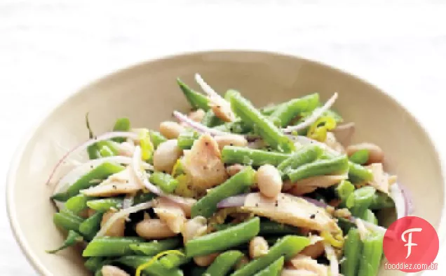 Salada de feijão verde e branco com atum