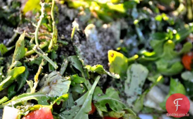 Salada De Rúcula De Abacate Com Molho De Limão De Manjericão