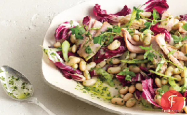 Salada de feijão branco e atum com Radicchio