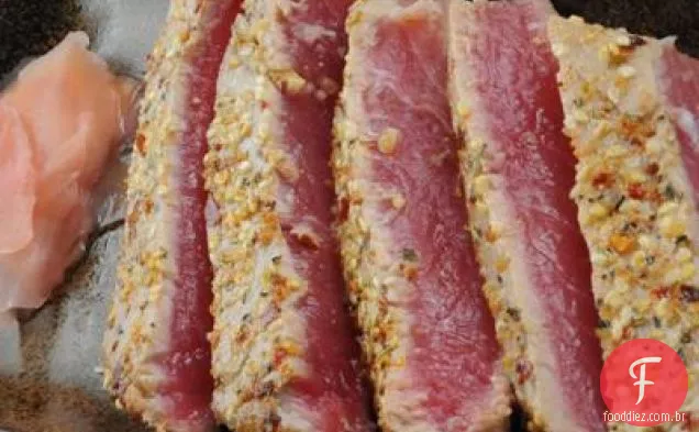 Atum com pimenta preta, alcachofras e limão