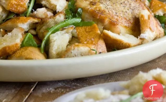 Coxas De Frango Crocantes E Salada De Pão Quente