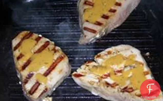 Bifes de atum grelhados com molho de endro