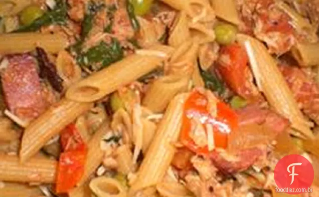 Penne com Pancetta, atum e vinho branco