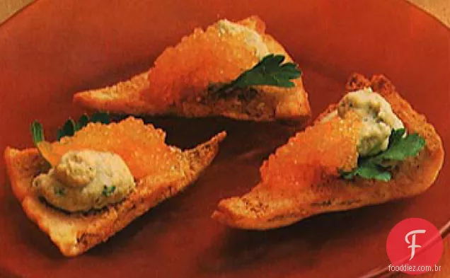 Caviar defumado e Hummus em torradas Pita