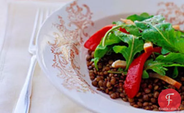 Salada De Rúcula Com Lentilhas Francesas, Frango Defumado E Assado