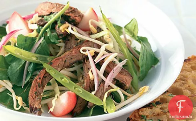 Salada de carne de verão com coentro